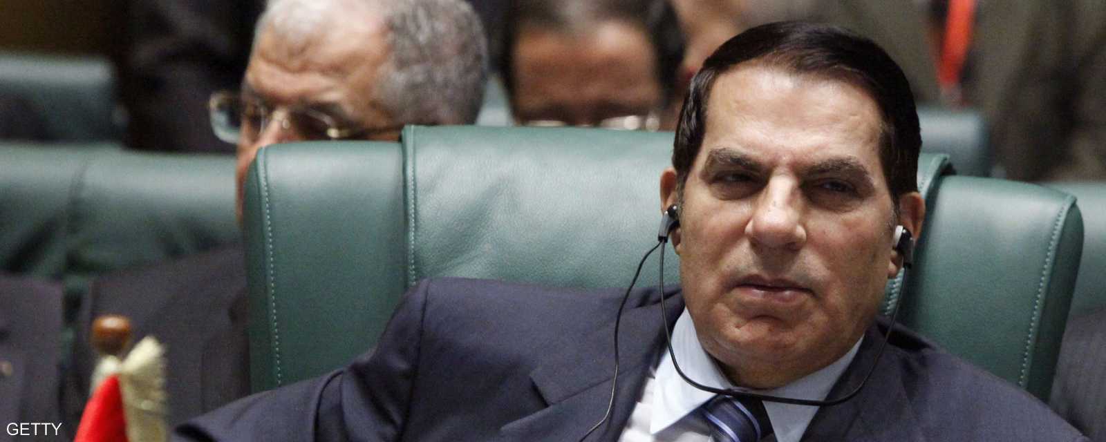 الرئيس التونسي زين العابدين بن علي، قبل شرارة البوعزيزي، وقبل أن يلجأ إلى السعودية