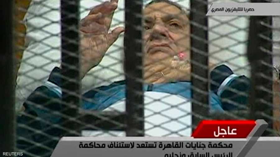 حسني مبارك عندما بدأت أولى جلسات محاكمته في أغسطس 2011 على خلفية مقتل متظاهرين إبان ثورة 25 يناير، وكانت الجلسة علنية