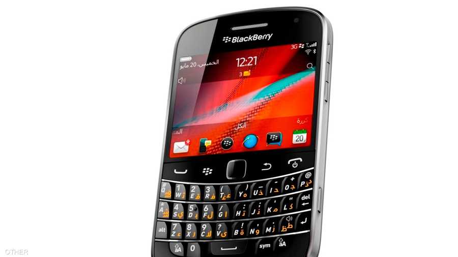 هاتف بلاكبيري بولد 9900، وهو الأحدث من فئة بلاك بيري بولد يعتمد على نظام التشغيل الجديد بلاك بيري 7، وكاميرا بدقة 5.0 ميغا بيكسل مع كافة مزايا الاتصال اللاسلكي.