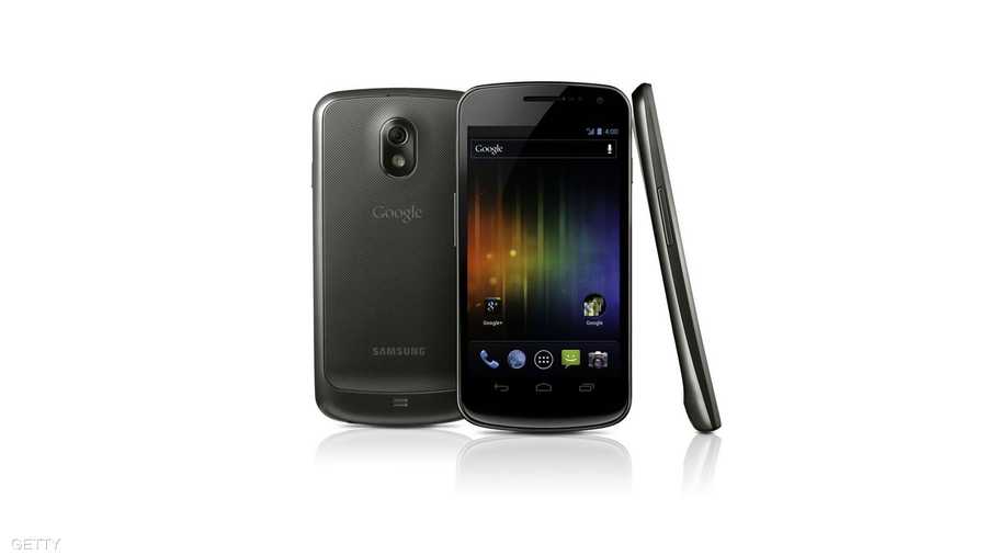 هاتف غالاكسي نيكزس ون، طورته سامسونج بالتعاون مع غوغل، يعتمد على نظام التشغيل الأحدث واسمه آيس كريم ساندويتش 