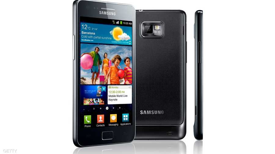 هاتف سامسونج غالاكسي إس 2، يعتمد على نظام التشغيل أندرويد من غوغل وهو من أنحف الهواتف الذكية في العالم، ومتوافق مع كافة أشكال الاتصال اللاسلكي.