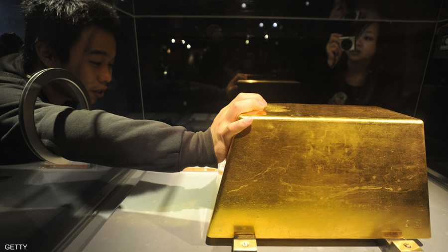 بإمكانك من خلف زجاج مضاد للرصاص لمس أكبر سبيكة ذهب في العالم بوزن 220 كيلو في متحف جنغواش للذهب في اليابان