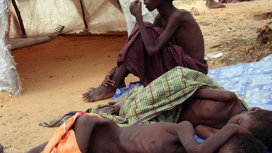 في 20 يوليو، اقرت الأمم المتحدة بشكل رسمي بوجود مجاعة في الصومال، مشيرة إلى عشرات الالاف من الصوماليين قضوا نحبهم في الشهور الماضية بسبب المجاعة الناجمة عن أسوأ جفاف تمر به المنطقة منذ 6 عقود.