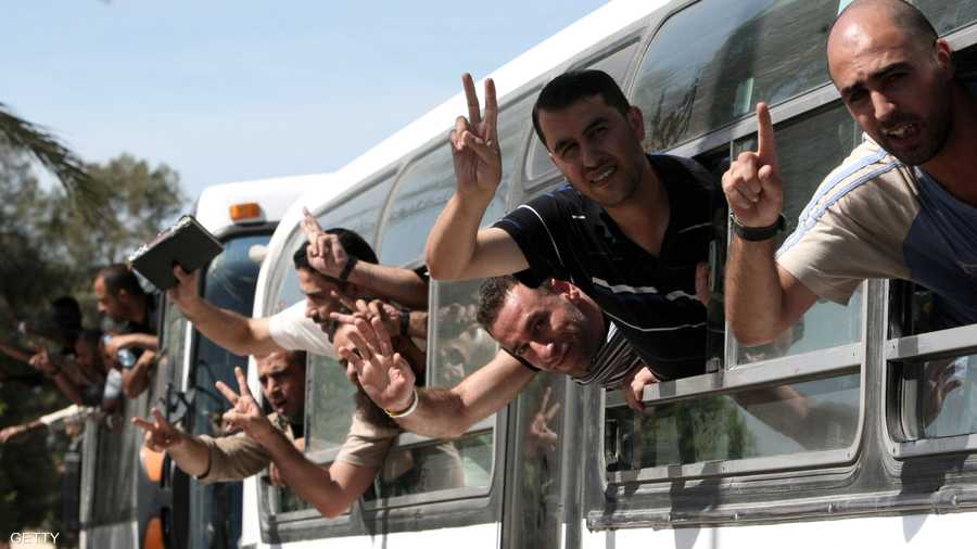 في 18 أكتوبر، أفرجت حركة حماس عن الجندي الإسرائيلي جلعاد شاليط، مقابل الإفراج عن 1027 فلسطينياً، في واحدة من أكبر عمليات تبادل الأسرى العربية الإسرائيلية، كان قد تم التوصل إليها بوساطة مصرية.