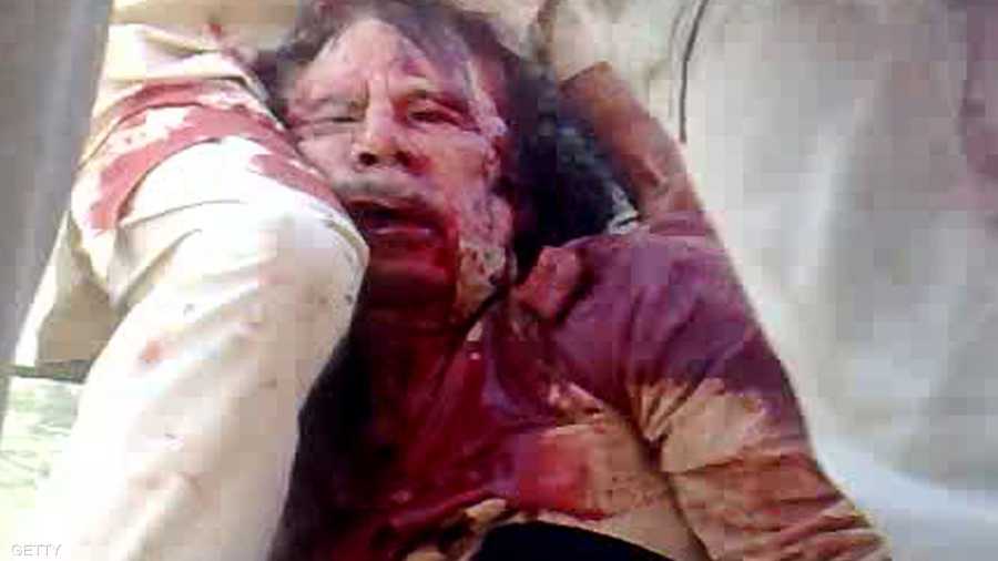 في 20 أكتوبر، لقي الزعيم الليبي معمر القذافي، الذي حكم ليبيا طوال أكثر من 42 عاماً، مصرعه بعد أن قبض عليه مختبأ في مصرف لتصريف مياه الأمطار في مدينة سرت بعد حرب أهلية استمرت منذ 17 فبراير 2011.