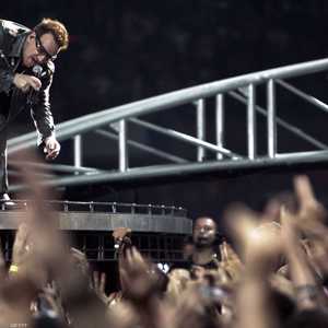 نجم الروك الايرلندي بونو 