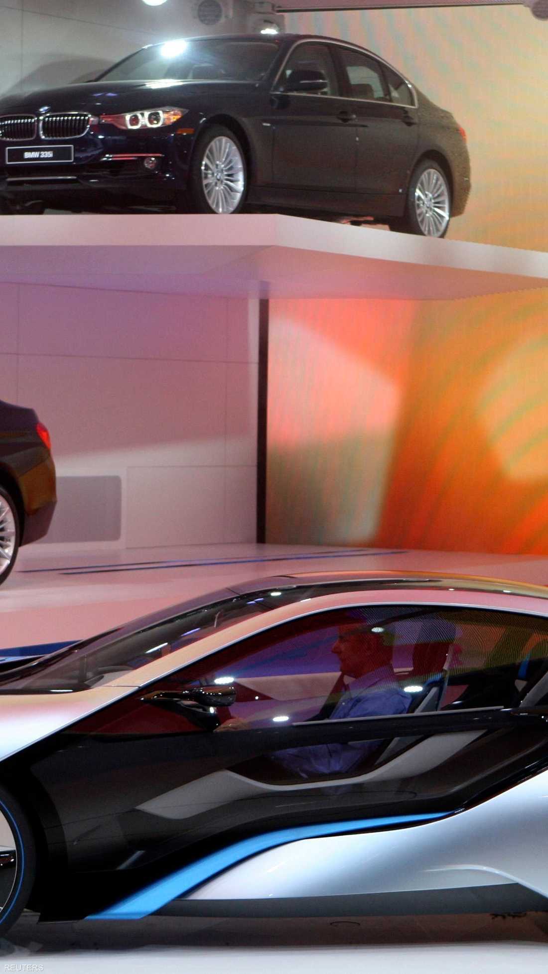 تسابقت كبرى شركات صناعة السيارات في العالم إلى معرض ديترويت الدولي 2012 وكشفت عن أكثر السيارات تطوراً والأجمل تصميماً.