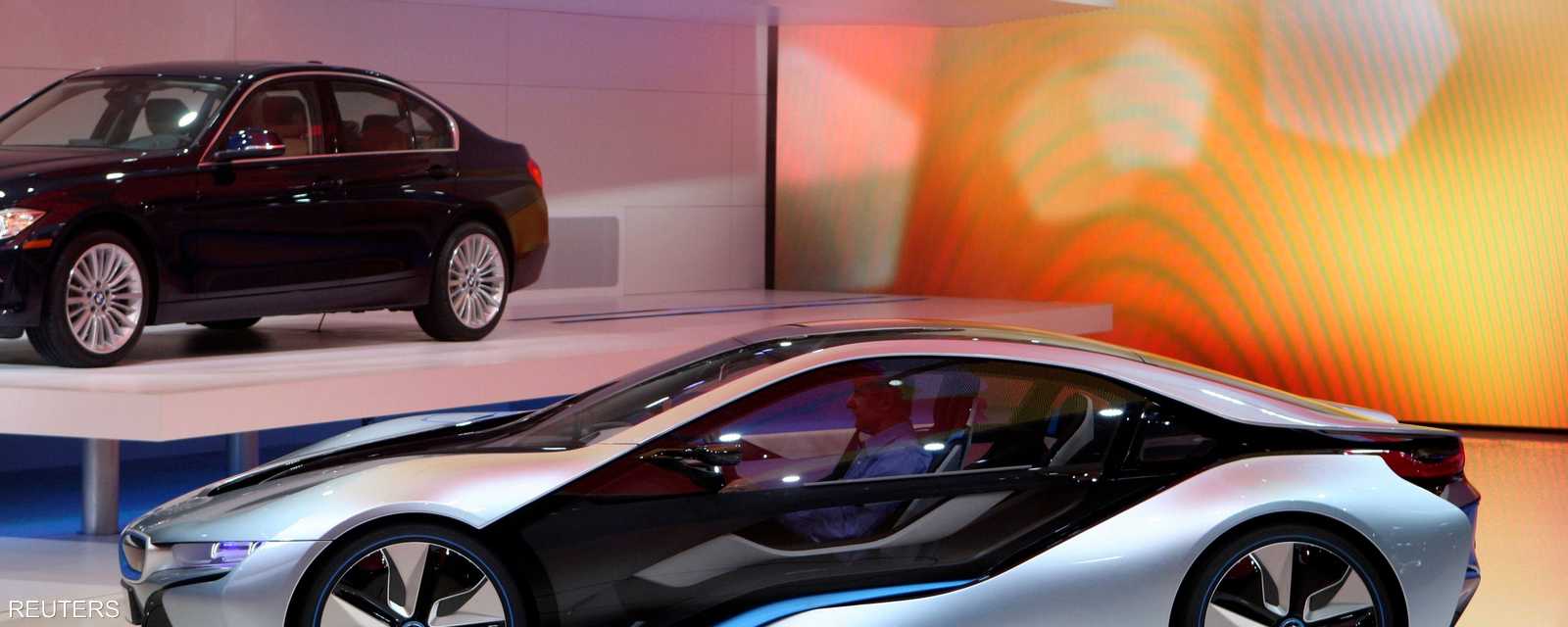 تسابقت كبرى شركات صناعة السيارات في العالم إلى معرض ديترويت الدولي 2012 وكشفت عن أكثر السيارات تطوراً والأجمل تصميماً.