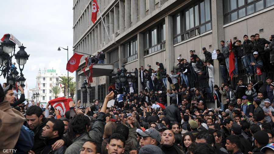 مظاهرة أمام وزارة الداخلية التونسية بتونس تطالب برحيل الرئيس زين العابدين بن علي يوم 14 يناير 2011 قبيل تنحيه