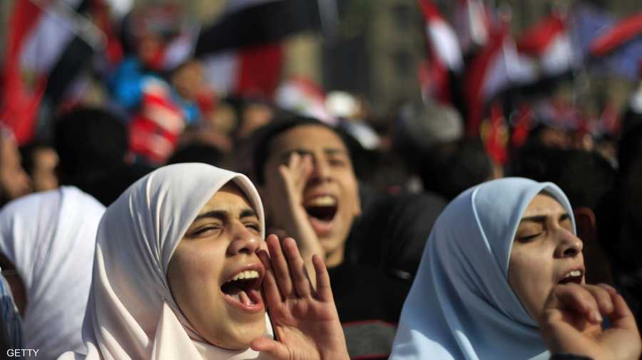 فتيات يهتفن خلال المظاهرات بميدان التحرير