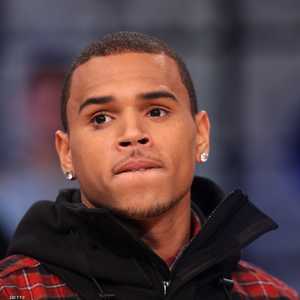 السلطات أطلقت سراح المغني الأميركي والتحقيق لا يزال مستمر