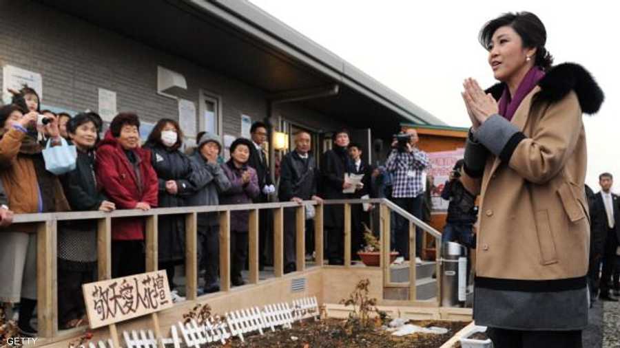 رئيسة وزراء تايلاند إنغلاك شيناوات زارت معسكرا يأوي ضحايا بمنطقة مياجي المنكوبة شمالي شرقي البلاد.