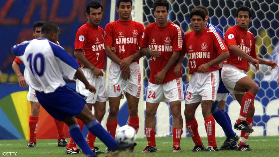 البرازيلي منديز نيلتون بيريرا.. 18 سبتمبر 2006.. سقط أثناء مران مع فريقه الأوكراني شاختار كاراغاندي لسبب غير معروف وتوفي في الطريق إلى المشفى