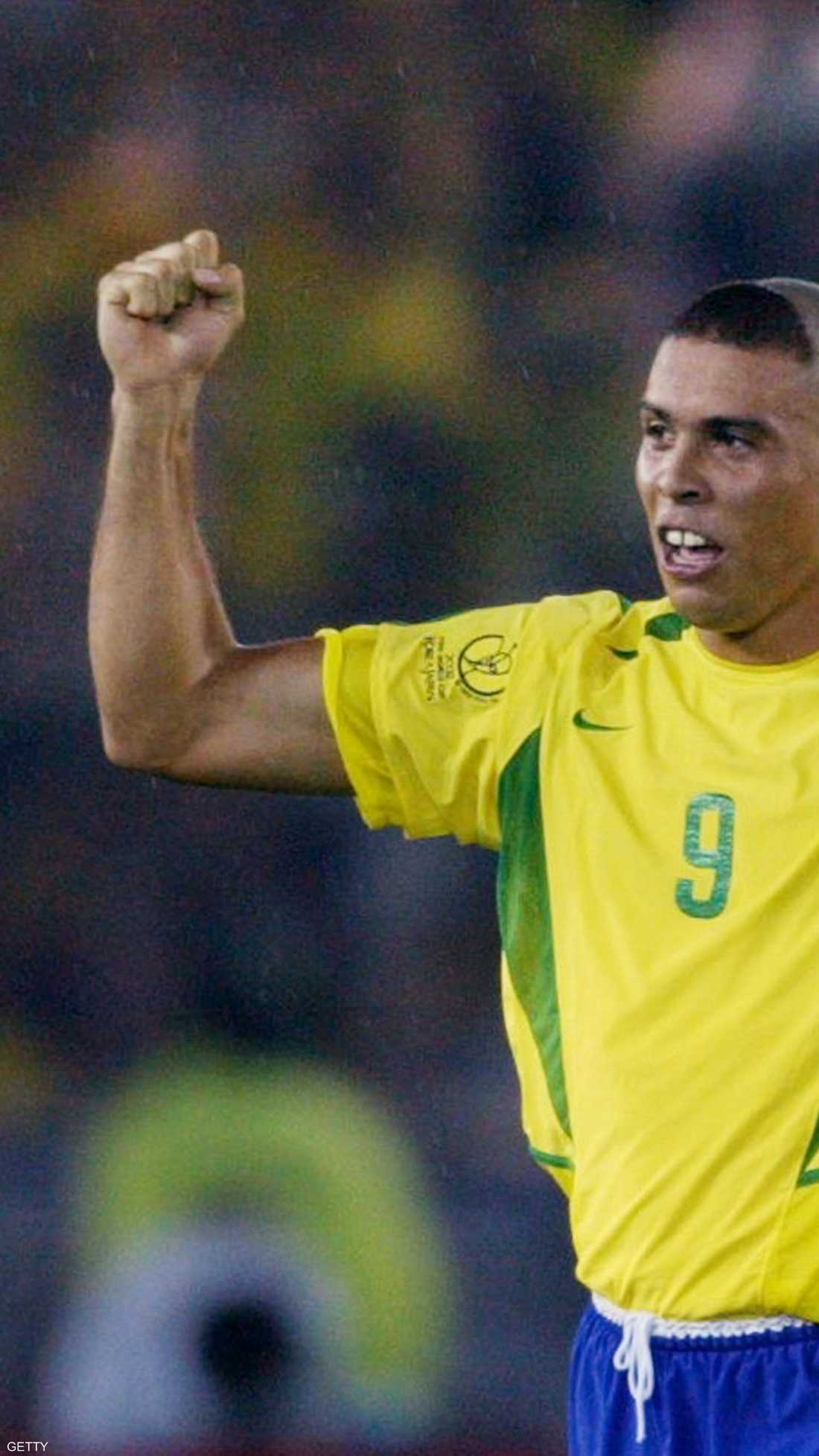 البرازيلي المعتزل رونالدو احتفل بكأس العالم 2002 بخمس شعره تقريبا