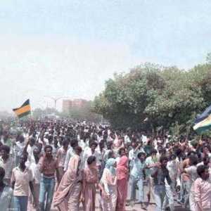 صورة أرشيفية للتظاهرات التي خرجت بالسودان في إبريل 1985 نقلا عن موقع الراكوية السوداني