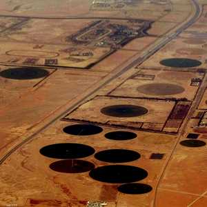 صورة أرشيفية لأحد حقول النفط السعودي