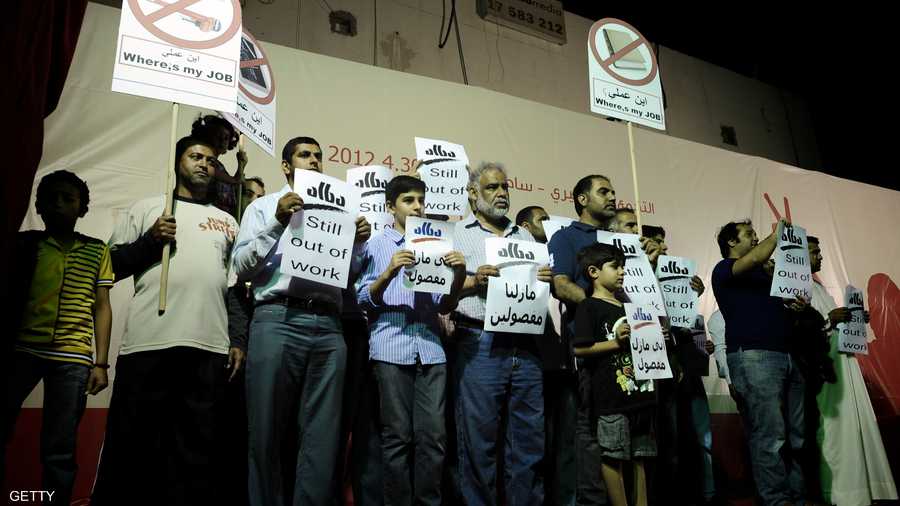 عمال بحرينيون يقولون إنهم فصلوا من أعمالهم يطالبون بالعودة إليها