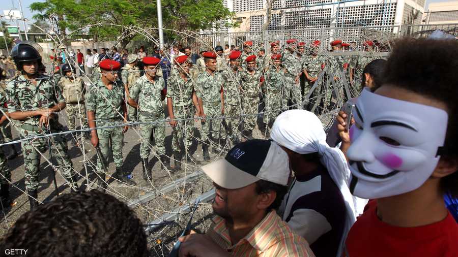 الاحتجاجات بدأت بتظاهر أنصار المرشح الرئاسي السلفي المستبعد حازم أبو إسماعيل ثم انضمت إليها حركة 6 أبريل 