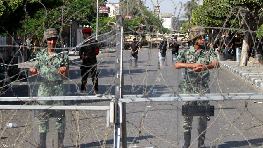 الشرطة العسكرية والجيش أغلقا جميع الطرق المؤدية إلى وزارة الدفاع لمنع وصول المتظاهرين إليها