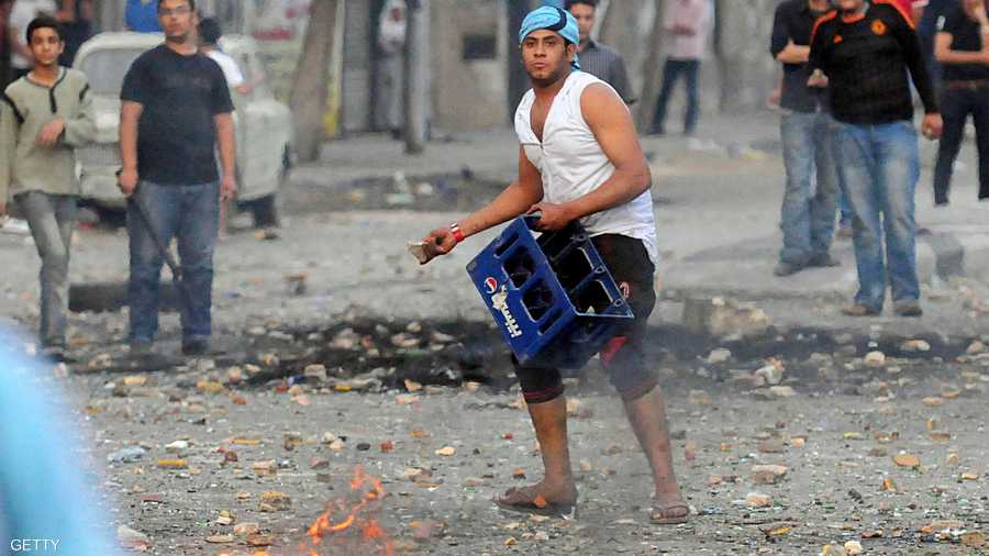 مواجهات العباسية بين البلطجية والمتظاهرين وقودها المولوتوف والحجارة
