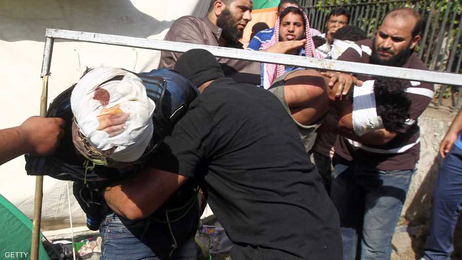 االمستشفيات الميدانية انتشرت في شوارع العباسية لإسعاف المصابين