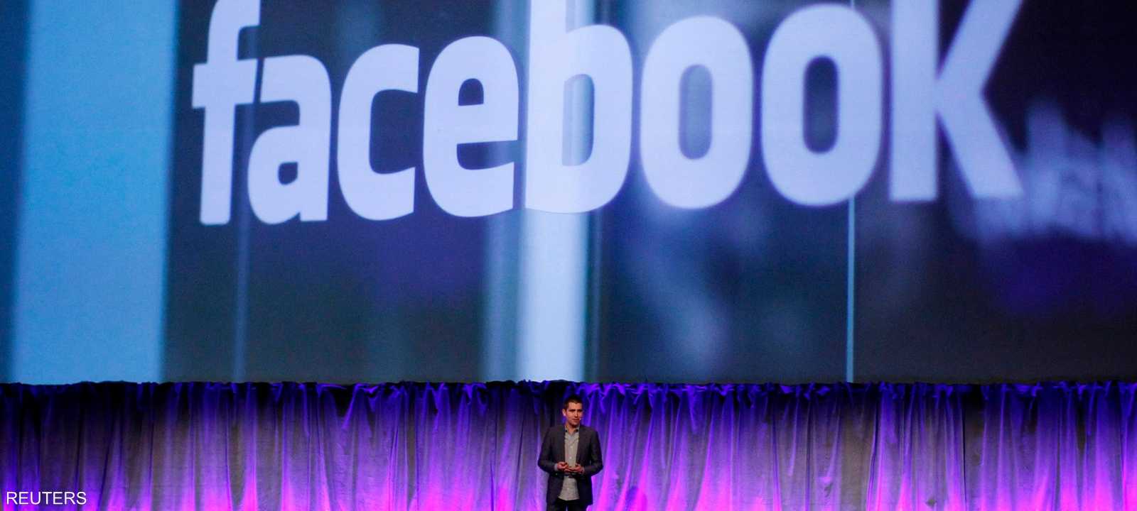 نائب رئيس فيسبوك، كريس كوس عند الإعلان عن نية الموقع دخول البورصة