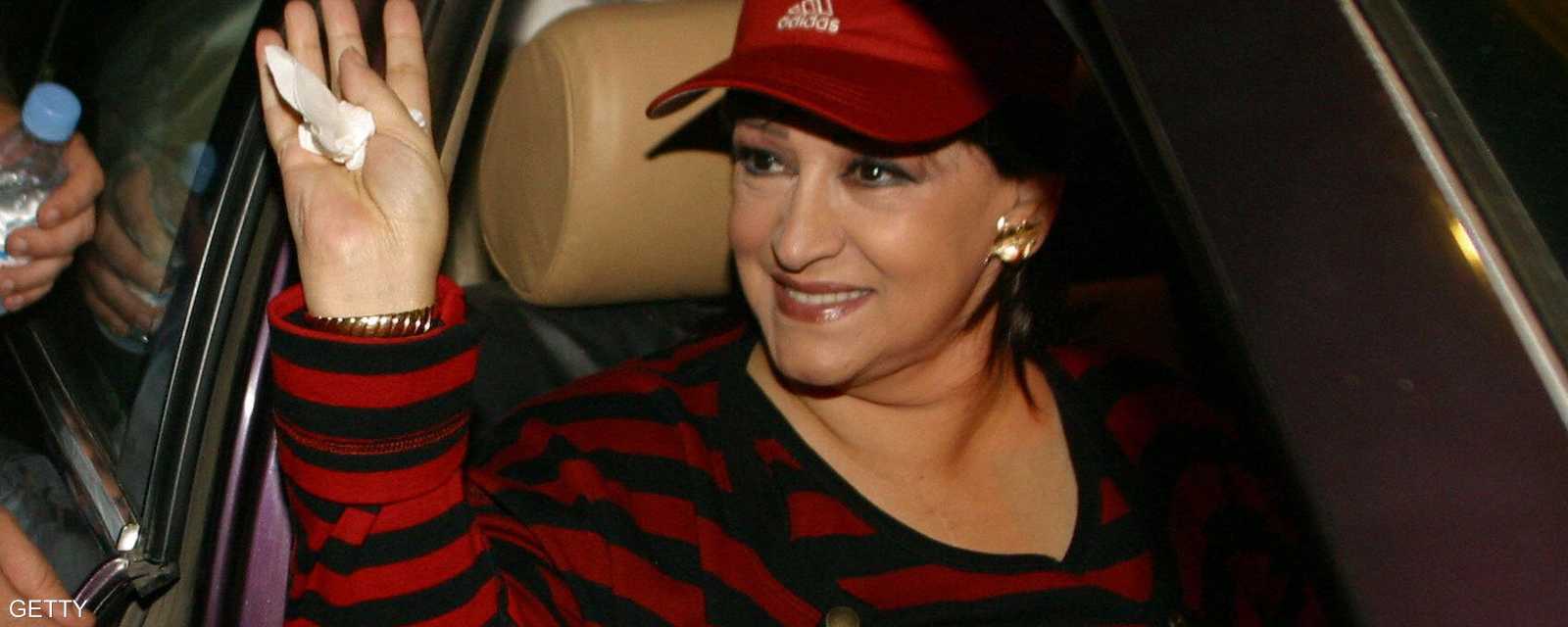 بحضورها وابتسامتها - إلى جانب صوتها الشجي - لفتت أنظار الصحافة