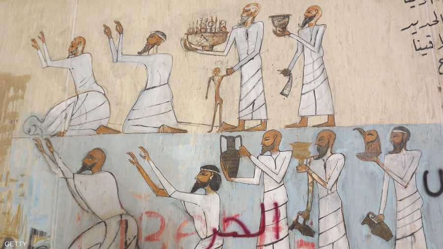 رموز الثورة الجدد وقد ألبسهم الرسامون ملابس القدم