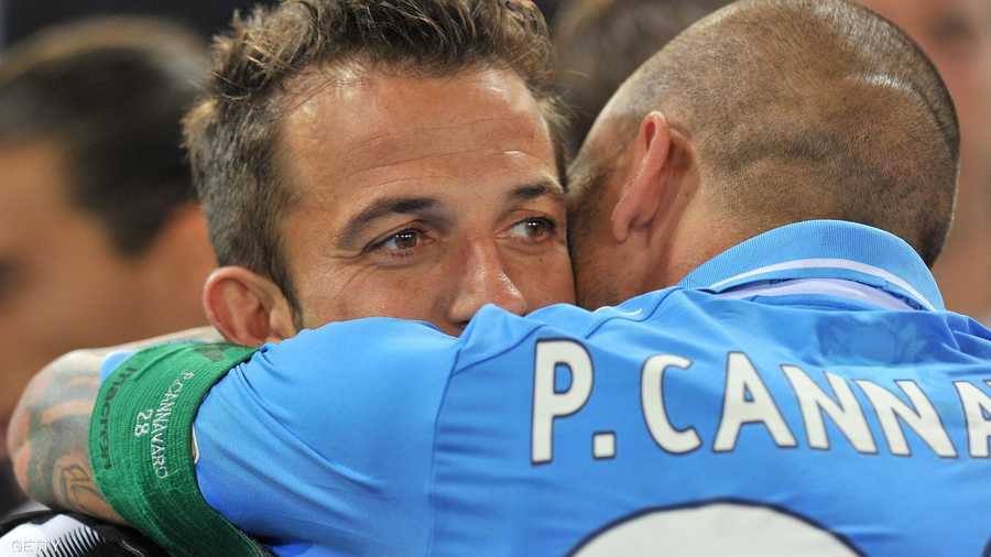 قائد فريق نابولي كانافارو يودع زميل الملاعب ديل بييرو 