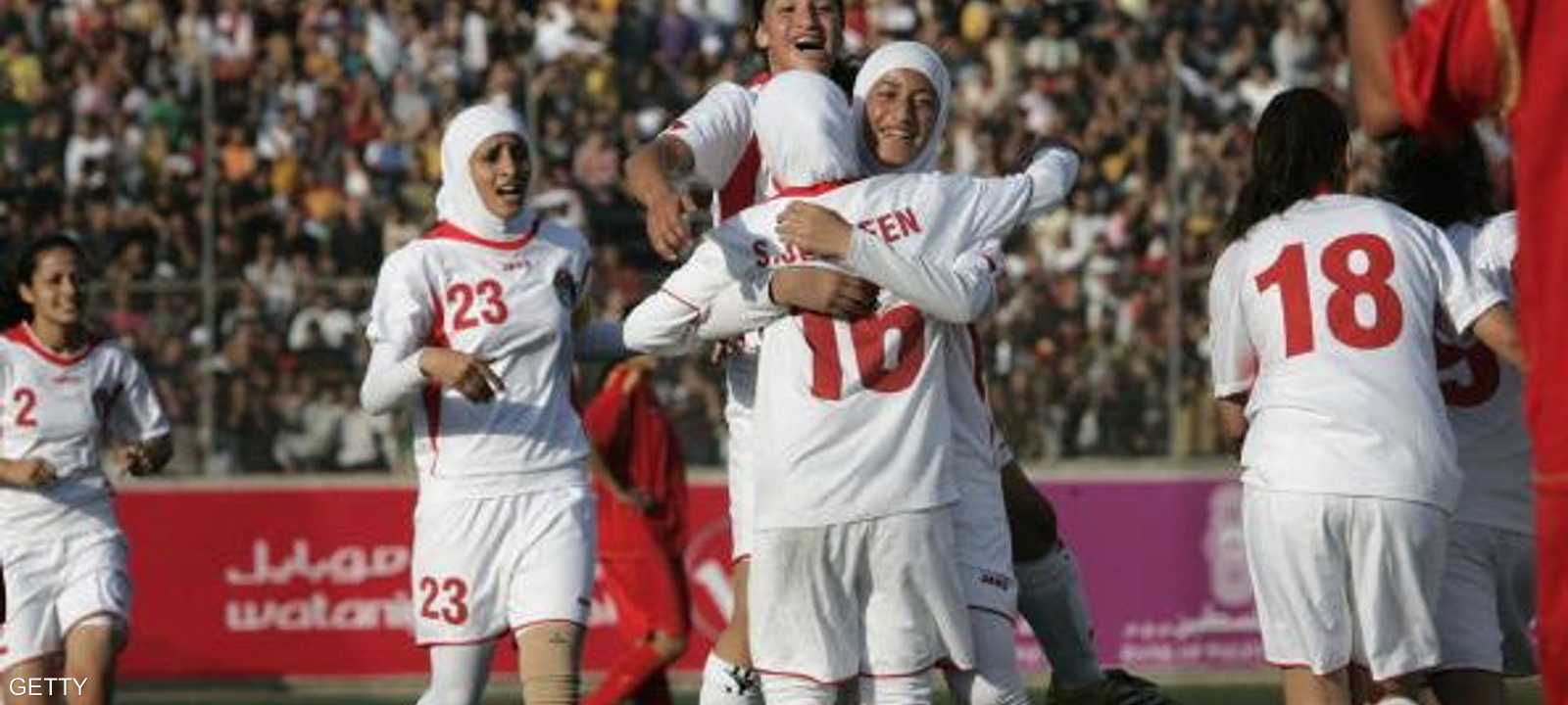 الحجاب دخل ملاعب كرة القدم في العديد من الدول (أرشيف)