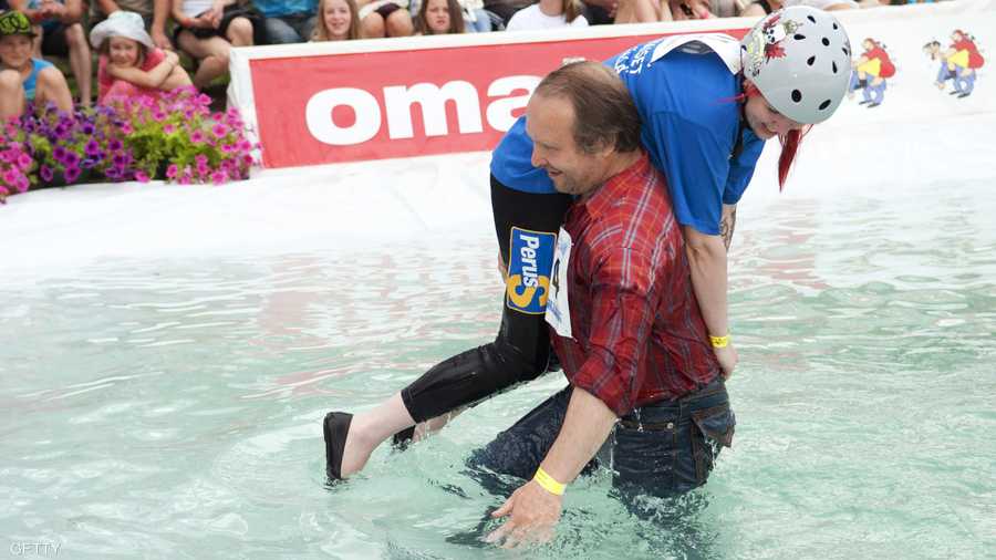 الأزواج تنافسوا أمام حوالي ثمانية آلاف مشجع