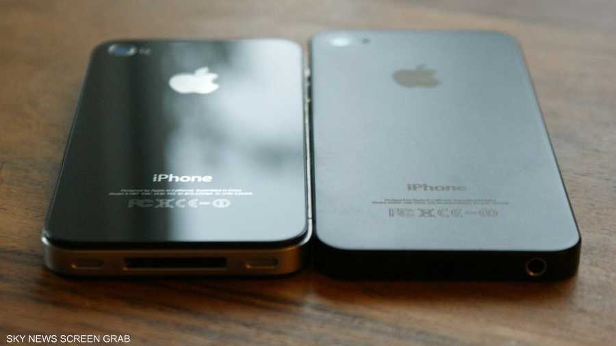 مقارنة بين آيفون 5 وآيفون 4 إس، من مستخدم فليكر (chrisbrownie91)