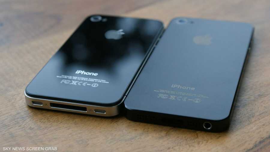 مقارنة بين آيفون 5 وآيفون 4 إس، من مستخدم فليكر (chrisbrownie91)