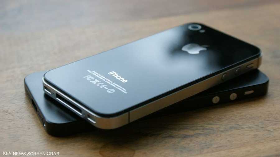 مقارنة بين آيفون 5 وآيفون 4 إس، من مستخدم فليكر (chrisbrownie91)