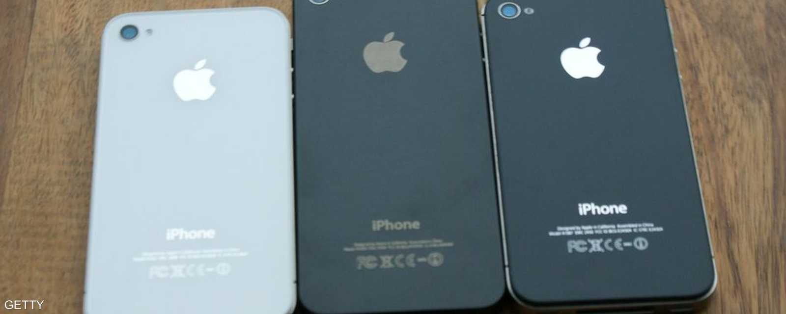 مقارنة بين آيفون 5 وآيفون 4 إس، من مستخدم فليكر (chrisbrownie91)