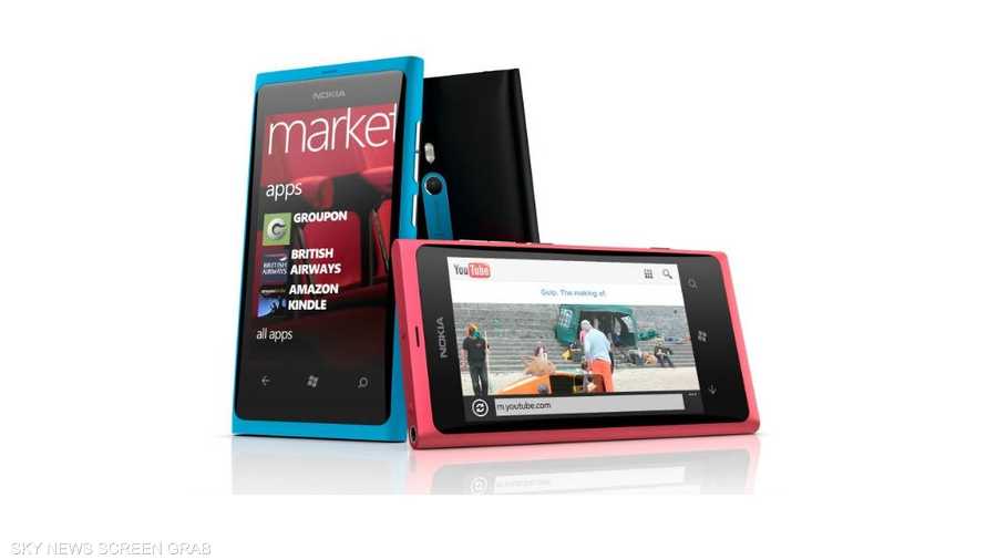 بعد شراكة مع مايكروسوفت في 2010 بدأت نوكيا تعتمد على نظام ويندوز وكان أول الغيث هاتف (لوميا 800)