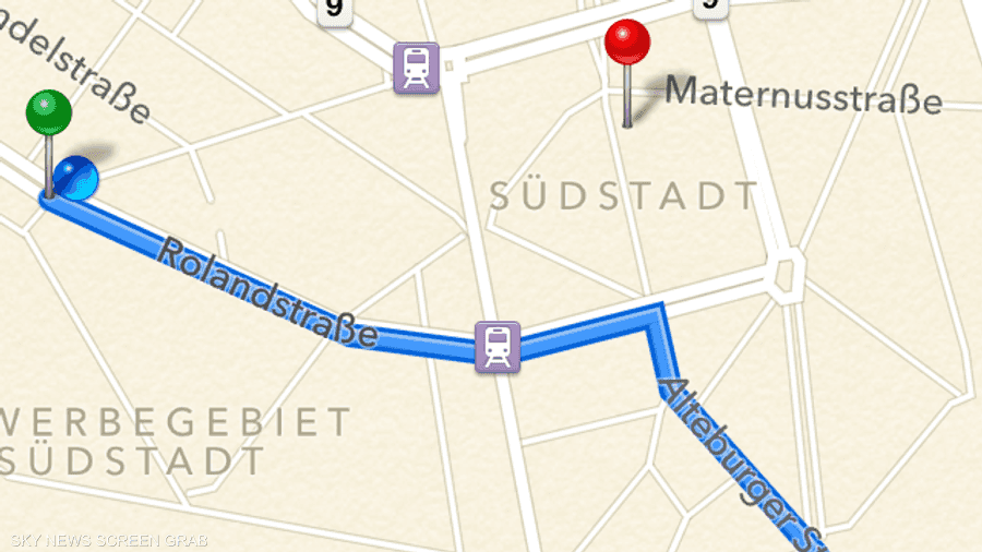 هنا البرنامج يطلب من المستخدم الحذر ويقترح عليه مسارا يمر فيه عبر سكة القطار