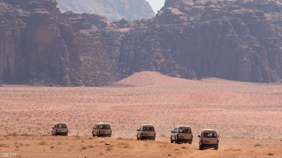 زيارة البتراء لا تخلو من المرح حيث ينطلق السياح في رحلات "السفاري" إلى قلب الصحراء