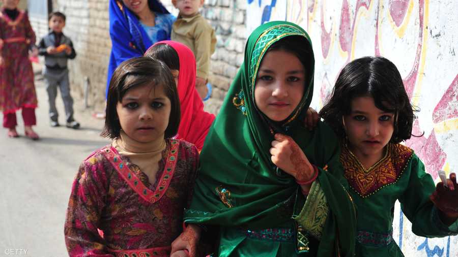 فتيات باكستانيات بثياب العيد