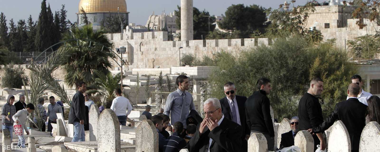زيارة المقابر..أول نشاطات العيد لدى المقدسيين