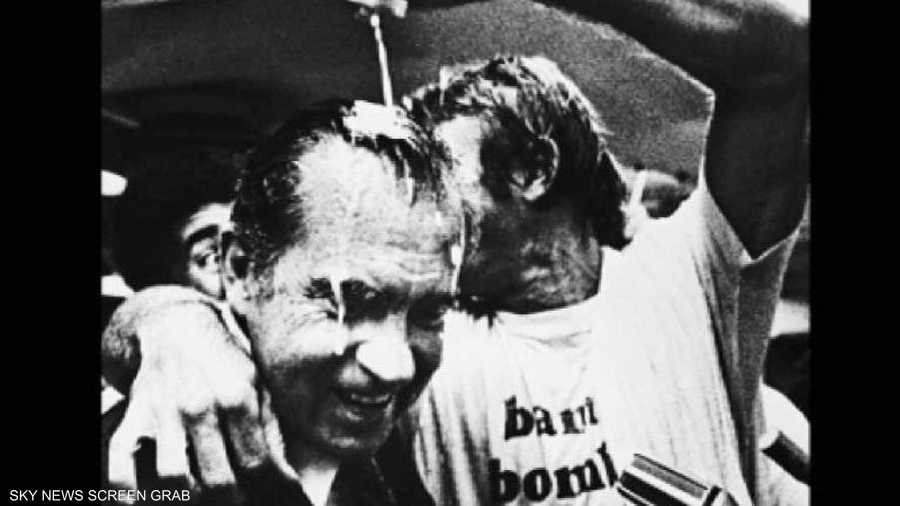 نيكسون في تتويج بطل دوري كرة القدم الأميركية