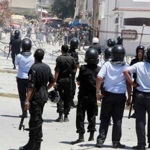 صورة أرشيفية لعناصر من الشرطة التونسية