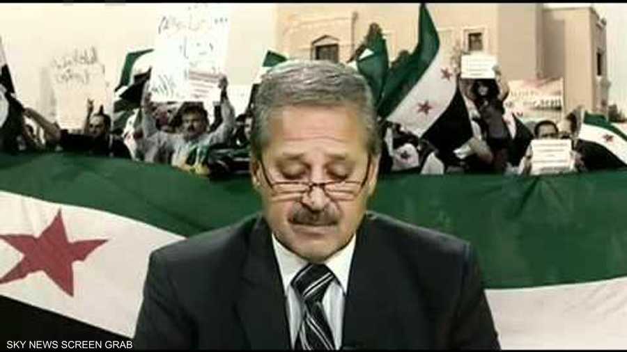 وفي يوليو أيضا انشق سفير سوريا في العراق نواف الفارس
