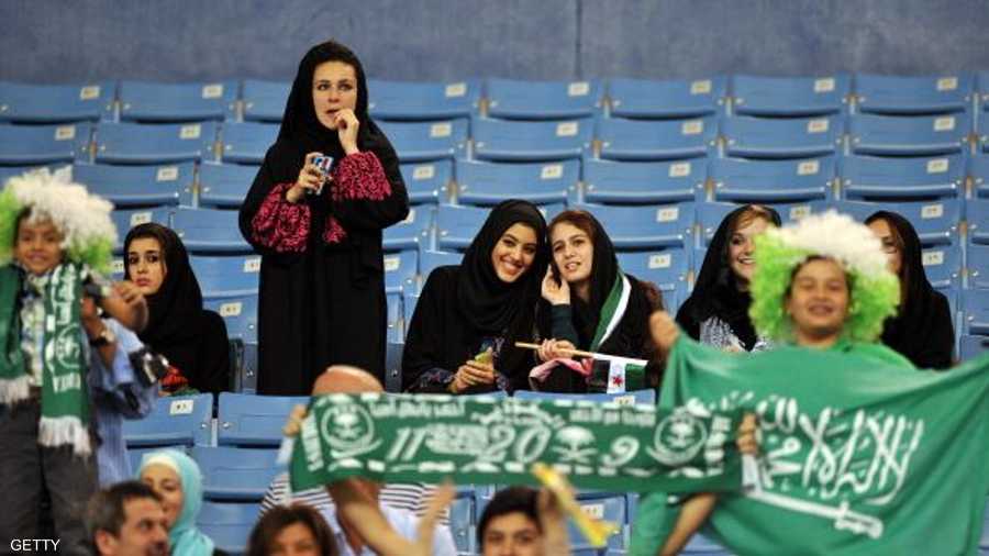 أول ظهور لسعوديات في استاد الملك فهد الدولي بالعاصمة الرياض أثناء مباراة السعودية و الأرجنتين نوفمبر