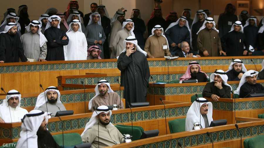 برلمان 2009 يعود للحياة بعد أن أحل أمير الكويت مجلس 2012 في يونيو