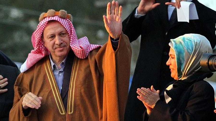 وطلب أردوغان الذي كان برفقة زوجته أمينة، من اللاجئين أن يعتبروا تركيا وطنهم الثاني. 