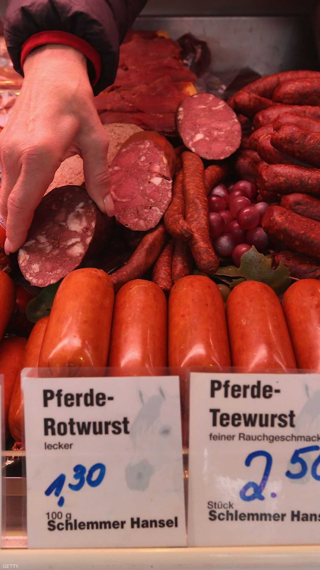 أثيرت القضية إعلاميا في منتصف يناير عندما عثرت السلطات الأيرلندية على لحم الخيل في لحم بقري مفروم 