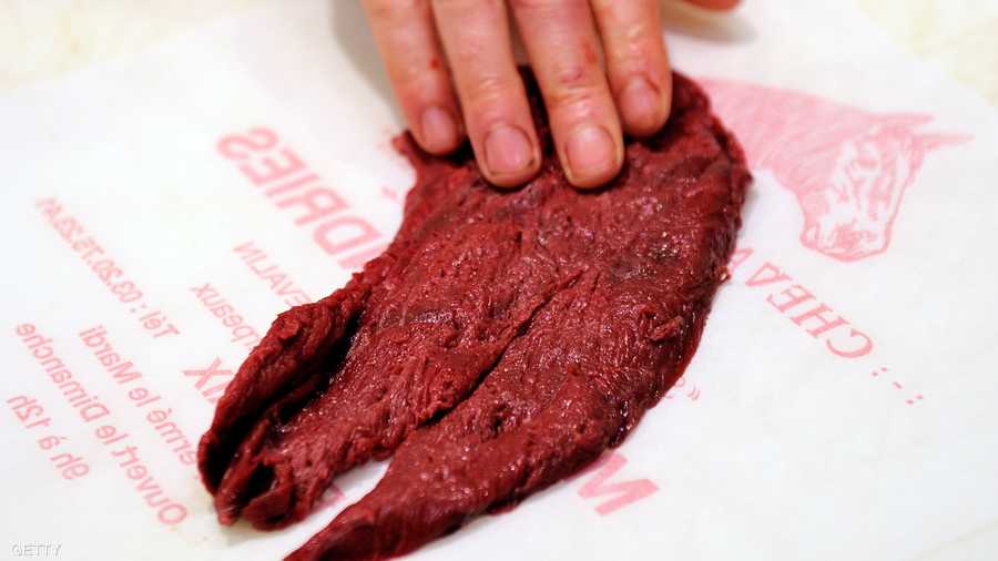 محلات بيع لحوم الخيل منتشرة في أوروبا وهي أرخص من لحوم الأبقار