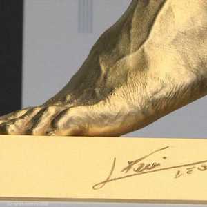 تتجاوز قيمة قدم ميسي الذهبية الخمسة ملايين دولار