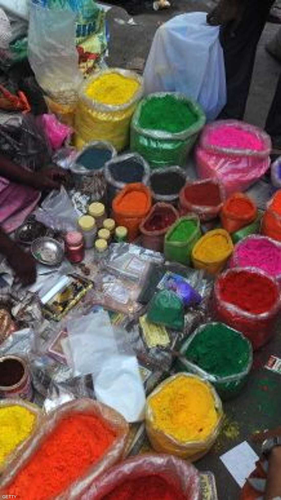 تجهيز الألوان للمهرجان 